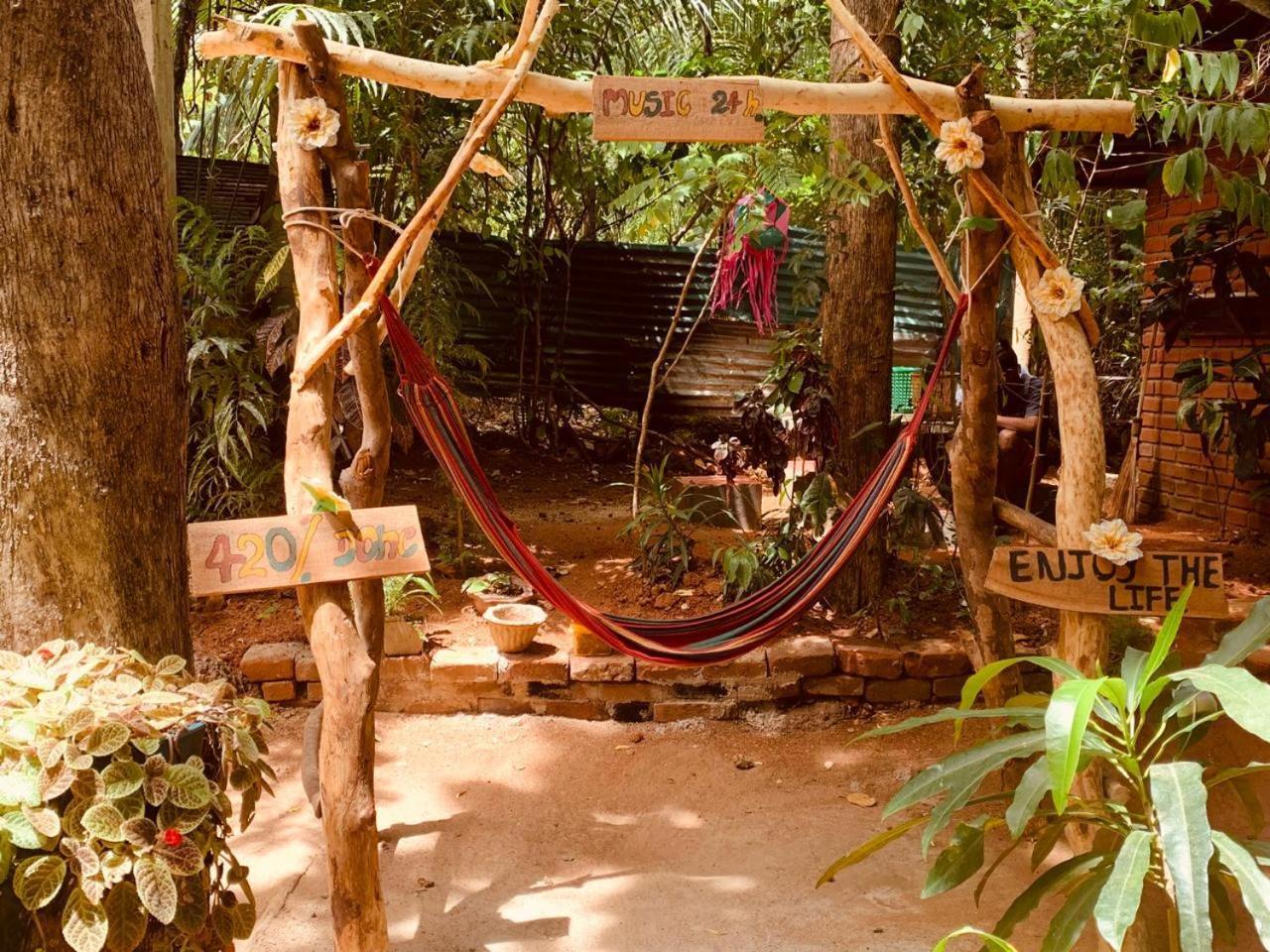 Apartamento Angry Birds Tree House Habarana Exterior foto